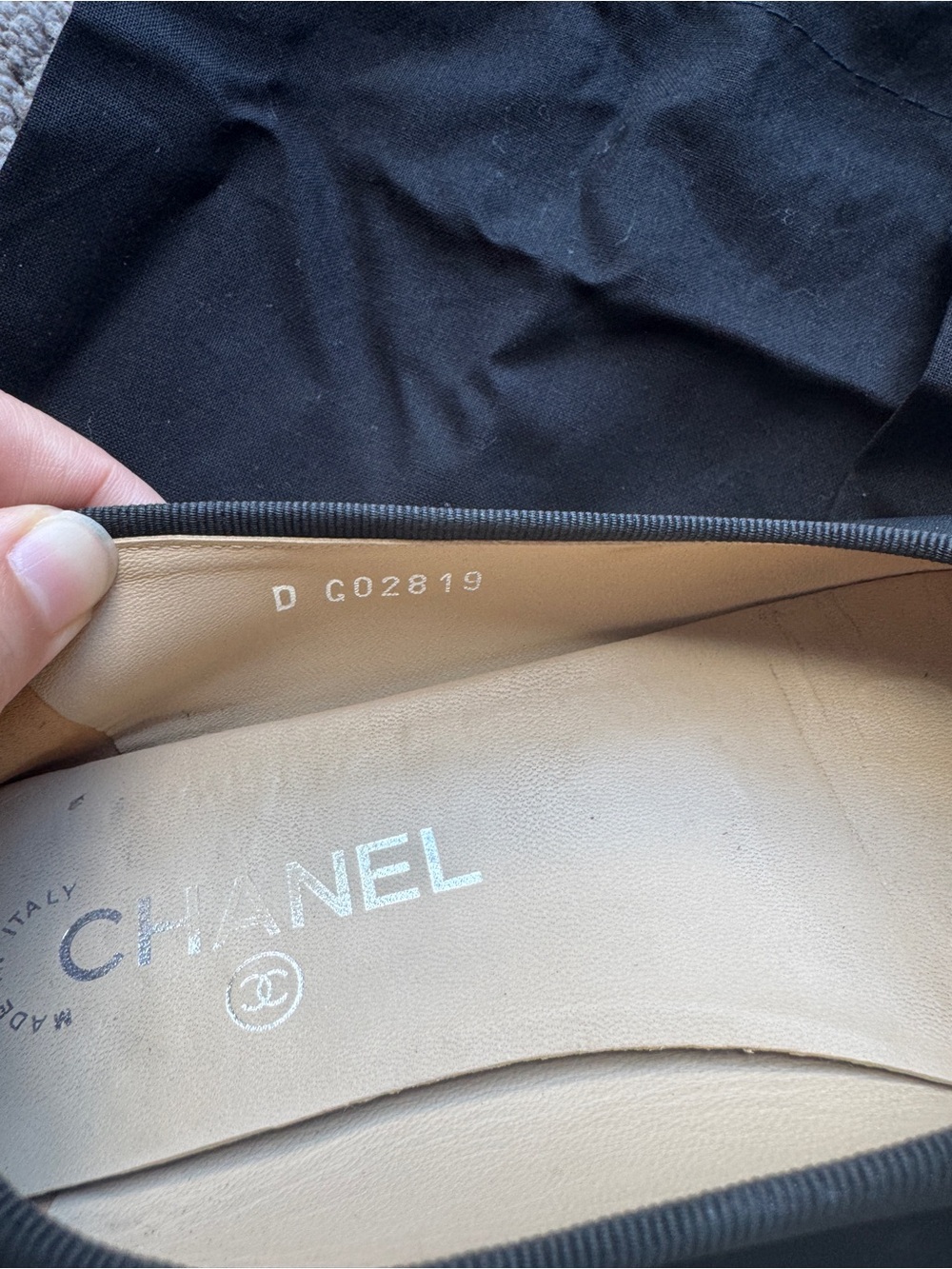 CHANEL Black and Navy Cap-Toe Ballet Flats - Picture 4 of 7
